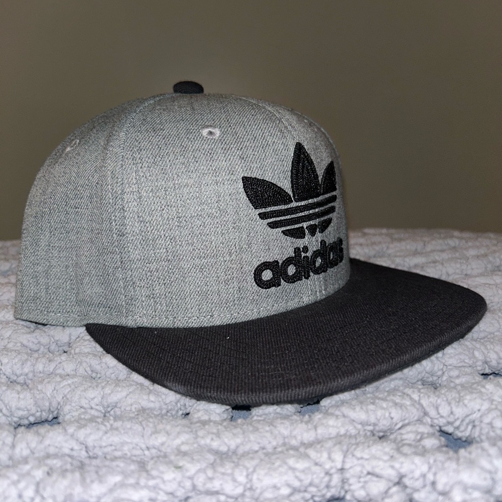 Men’s Grey Addidas Snapback Hat